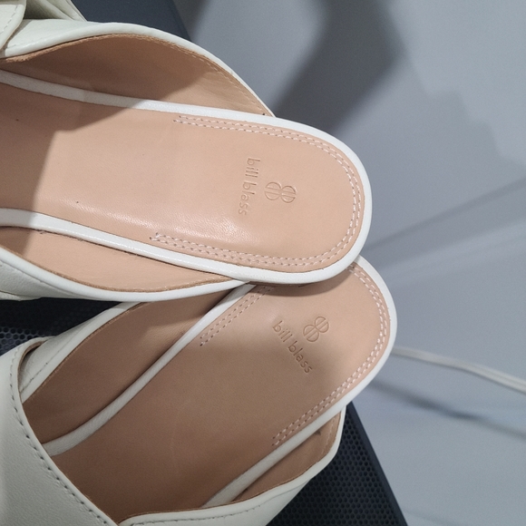 Sweet Bill Blass Leather Slip Ons Size 7.5 - Picture 2 of 3